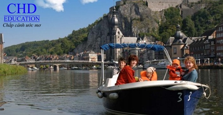 Đi thuyền trên sông Meuse 