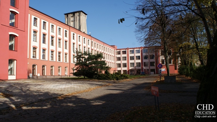Du học Ba Lan trường đại học nhân văn và kinh tế AHE tại Lozd