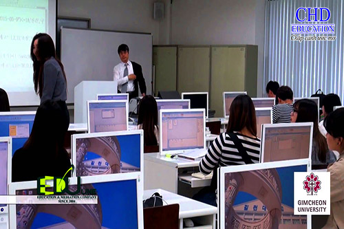 Giờ học trong lớp của sinh viên Trường Đại học Gimcheon
