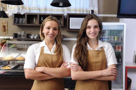 Hình ảnh các sinh viên làm thêm tại một nhà hàng tại Úc