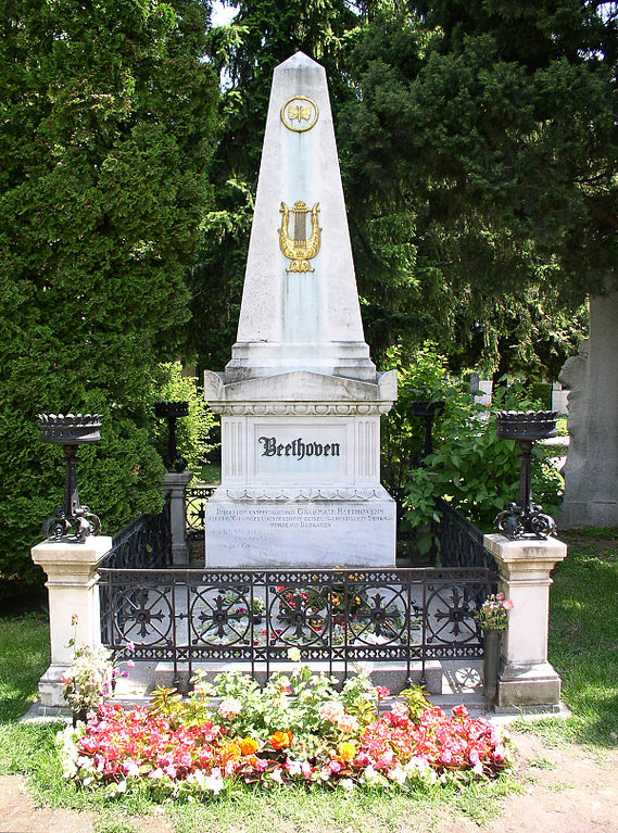 Phần mộ Beethoven ở nghĩa trang trung tâm thành phố Vienna