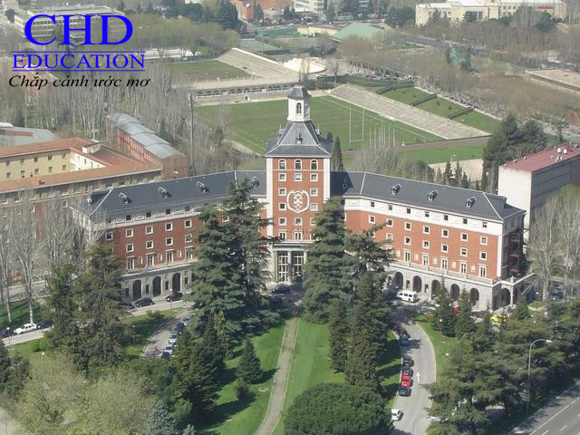 Cùng ghé thăm Trường đại học Complutense, Madrid