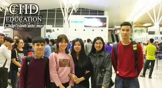 Du học sinh tại Sân Bay
