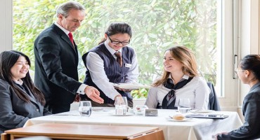 HỌC NGÀNH DU LỊCH KHÁCH SẠN ĐẲNG CẤP THỤY SỸ NGAY TẠI SINGAPORE