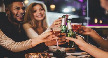 NHỮNG CÁM DỖ KHÓ TRÁNH CỦA DU HỌC SINH CANADA