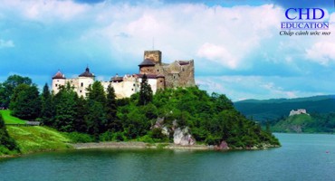 NHỮNG TÒA LÂU ĐÀI ĐẸP TỰA CỔ TÍCH TẠI BA LAN