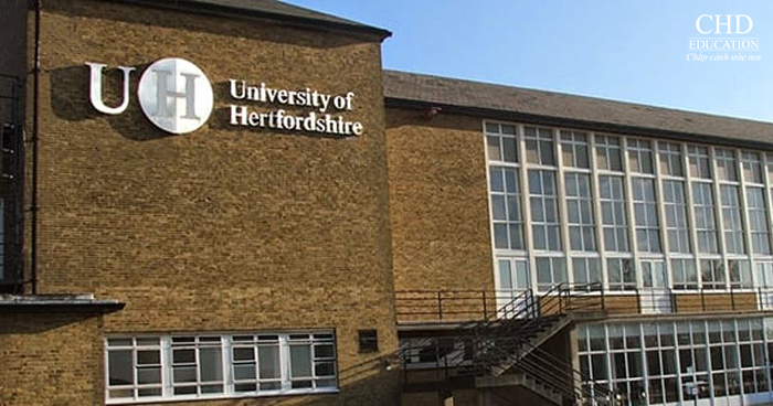  Đại học Hertfordshire không cần thi chứng chỉ tiếng