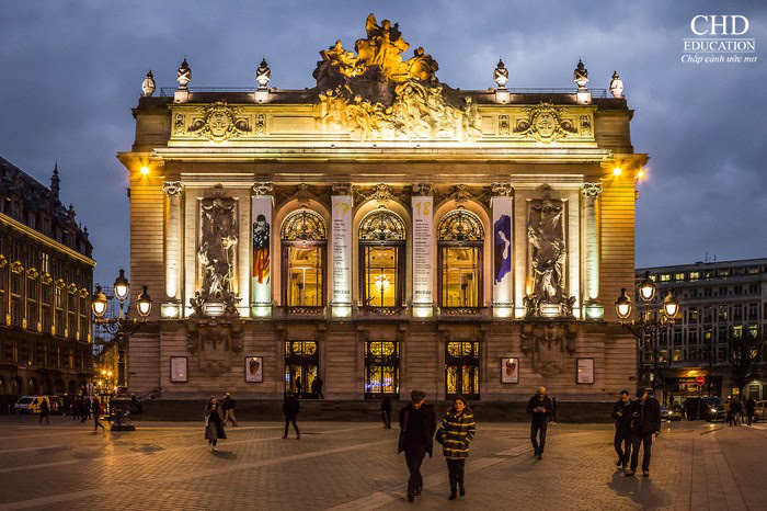 Nhà hát Opera lung linh về đêm biểu tượng của thành phố Lille