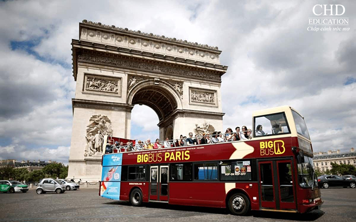 Xe Bus 2 tầng tham quan thành phố Paris