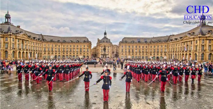 trường École Spéciale Militaire de Saint-Cyr tại Pháp