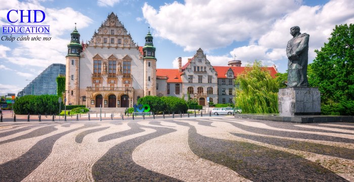 Đại học Công lập Adam Mickiewicz Ba Lan