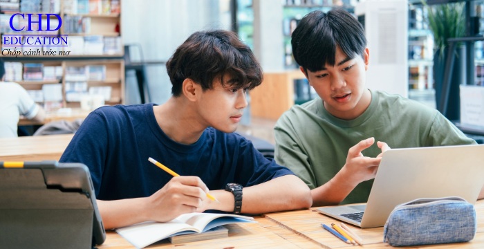 du học Ba Lan chọn đại học công hay tư thục