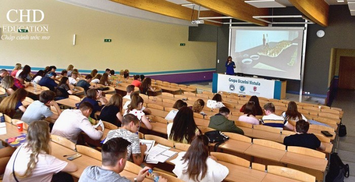 học tại Đại học Vistula