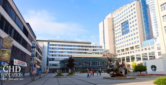 học tại trường Đại học Jena