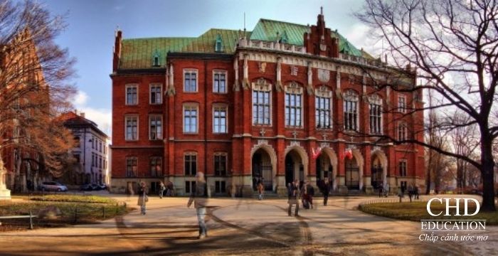 du học ba lan học trường công lập hay tư thục