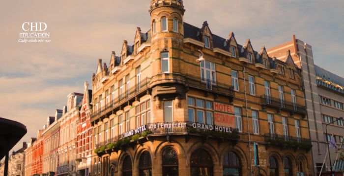 Ngành Du lịch và Quản lý khách sạn