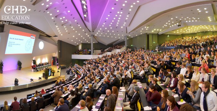 học tại Đại học Kiel Đức