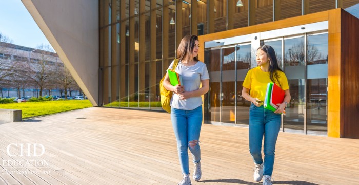 so sánh trường công và tư tại Tây Ban Nha