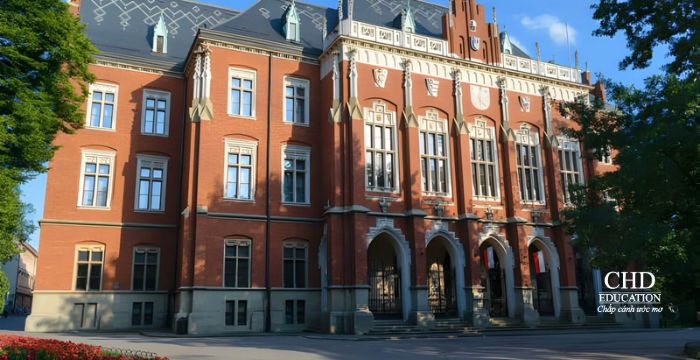 Yêu cầu tuyển sinh tại Ba Lan