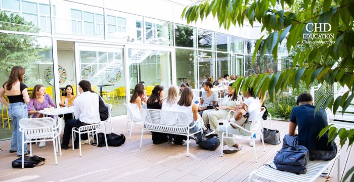 10 cơ sở tại Pháp và quốc tế