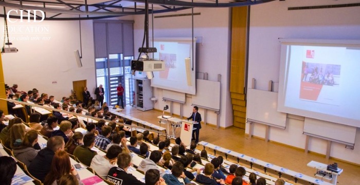 học tại Đại học KHUD Landshut