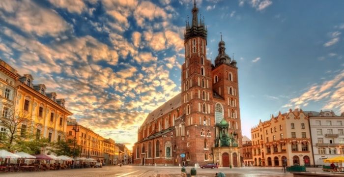 DU HỌC BA LAN: SO SÁNH CHI PHÍ SINH HOẠT & VIỆC LÀM TẠI WARSAW VÀ KRAKOW