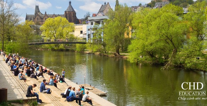 học tại Đại học Marburg Đức
