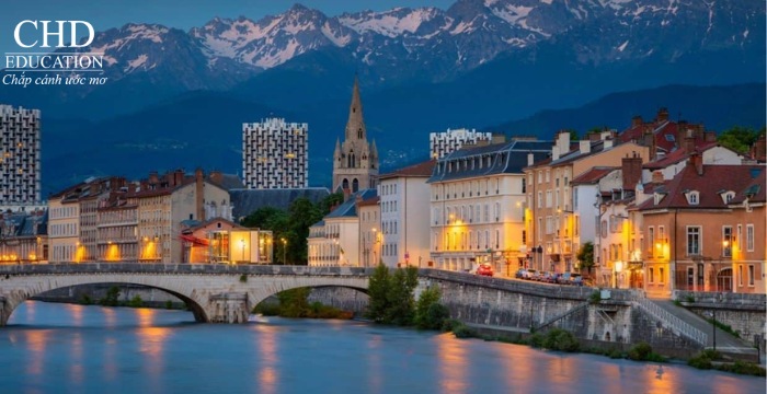 du học Pháp khó không