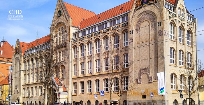 Hợp tác quốc tế và chương trình trao đổi