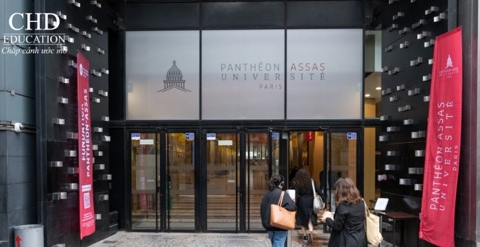 học tại Đại học Tổng hợp Paris-Panthéon-Assas