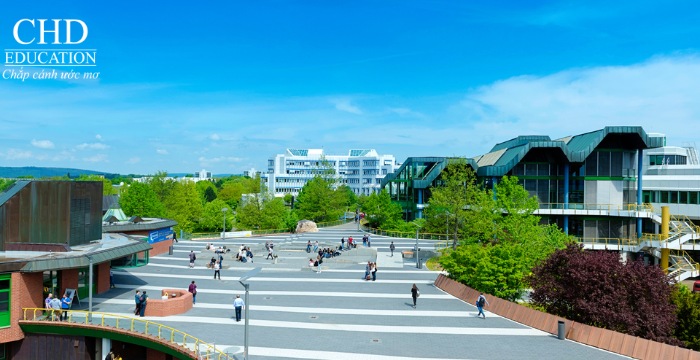 học tại Đại học Trier Đức