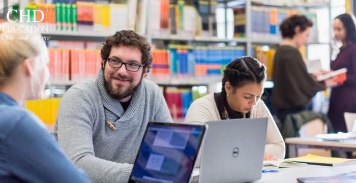 sinh viên tại Đại học KHUD Cologne Đức