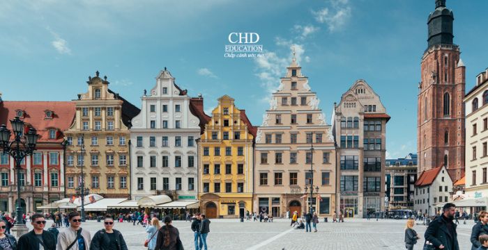 Vị trí trung tâm châu Âu, cơ hội việc làm và mạng lưới quốc tế