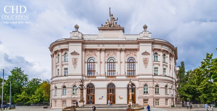 học hàng không tại Đại học Công nghệ Warsaw