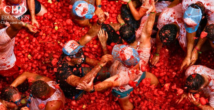 lễ hội ném cà chua tại Tây Ban Nha