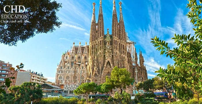 Công Giáo - Tôn giáo phổ biến nhất ở Tây Ban Nha