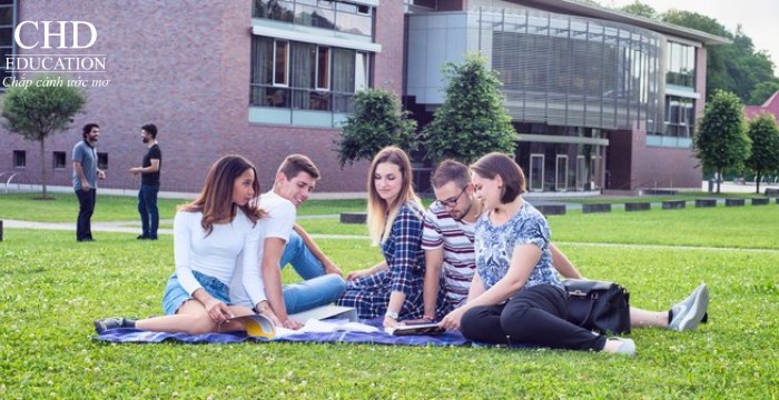 học tại Đại học Khoa học Ứng dụng Schmalkalden