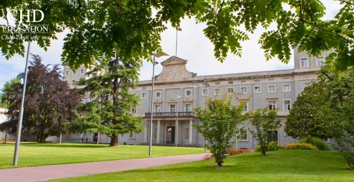 Đại học Navarra TBN