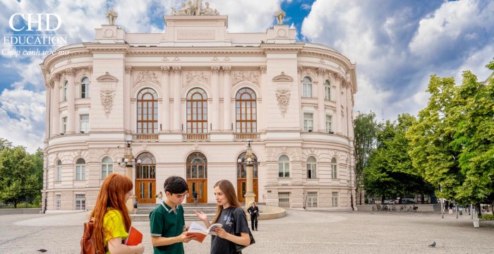 Đại học Công nghệ Warsaw ba lan