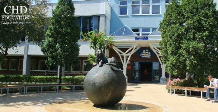 Đại học Kozminski Ba Lan