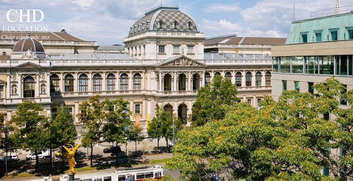 học thạc sĩ tại Đại học Vienna Áo