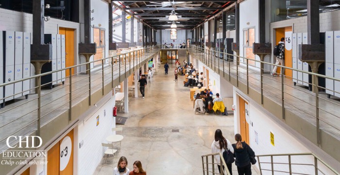 BAU Barcelona Tây Ban Nha