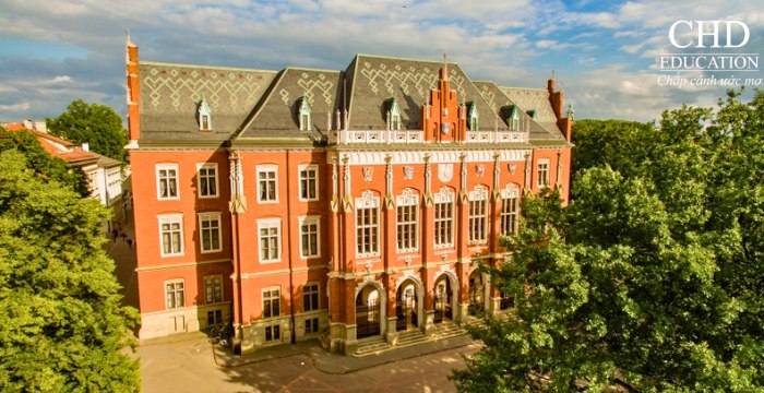 học tại Đại học Jagiellonian Ba Lan