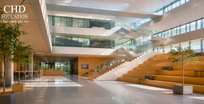học tại Đại học KHUD FH Vorarlberg