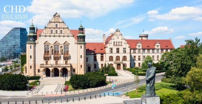 Đại học Adam Mickiewicz Ba Lan