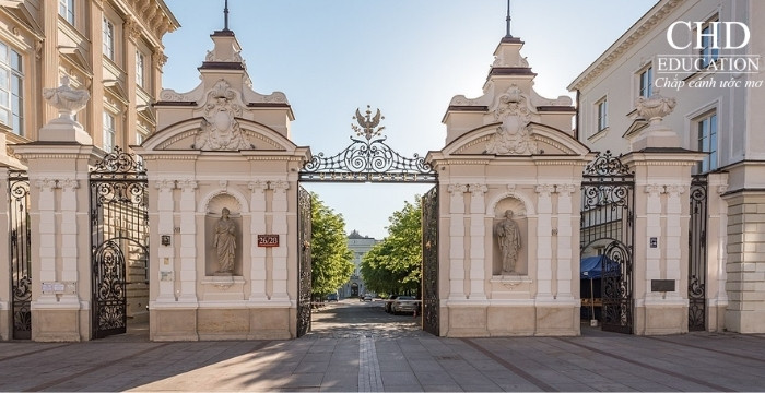 học tại Đại học Warsaw Ba Lan