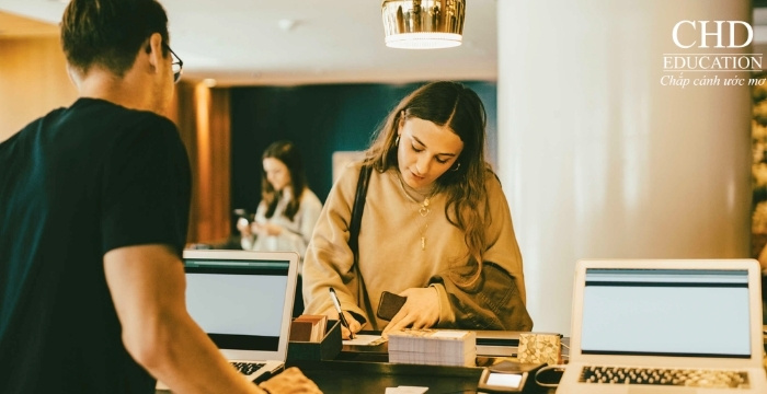 cơ hội việc làm khi du học Anh ngành du lịch nhà hàng khách sạn