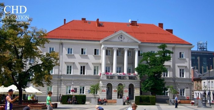 học tại thành phố Kielce Ba Lan