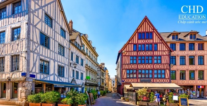 học tại thành phố Rouen Pháp
