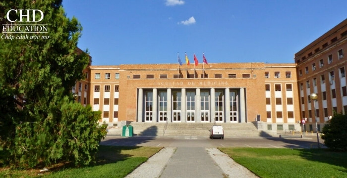 học dược tại Đại học Complutense Madrid
